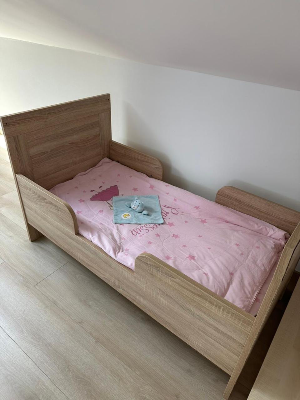 Grosse Ferienwohnung Gaestehaus Neubau Merzig 120M2 Luaran gambar