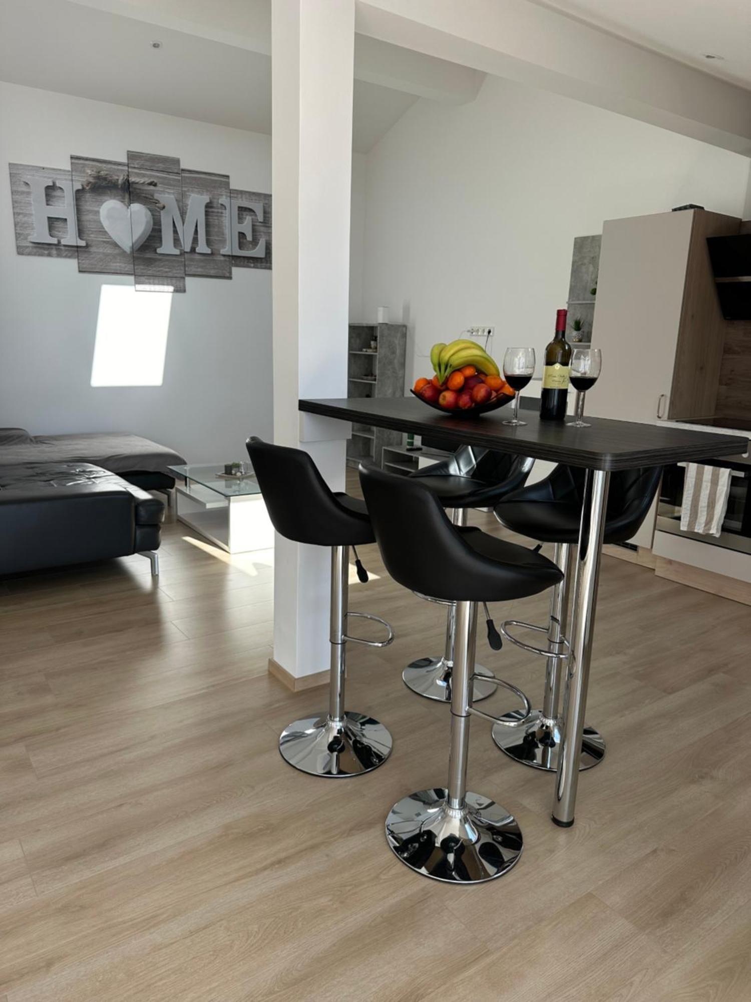 Grosse Ferienwohnung Gaestehaus Neubau Merzig 120M2 Luaran gambar