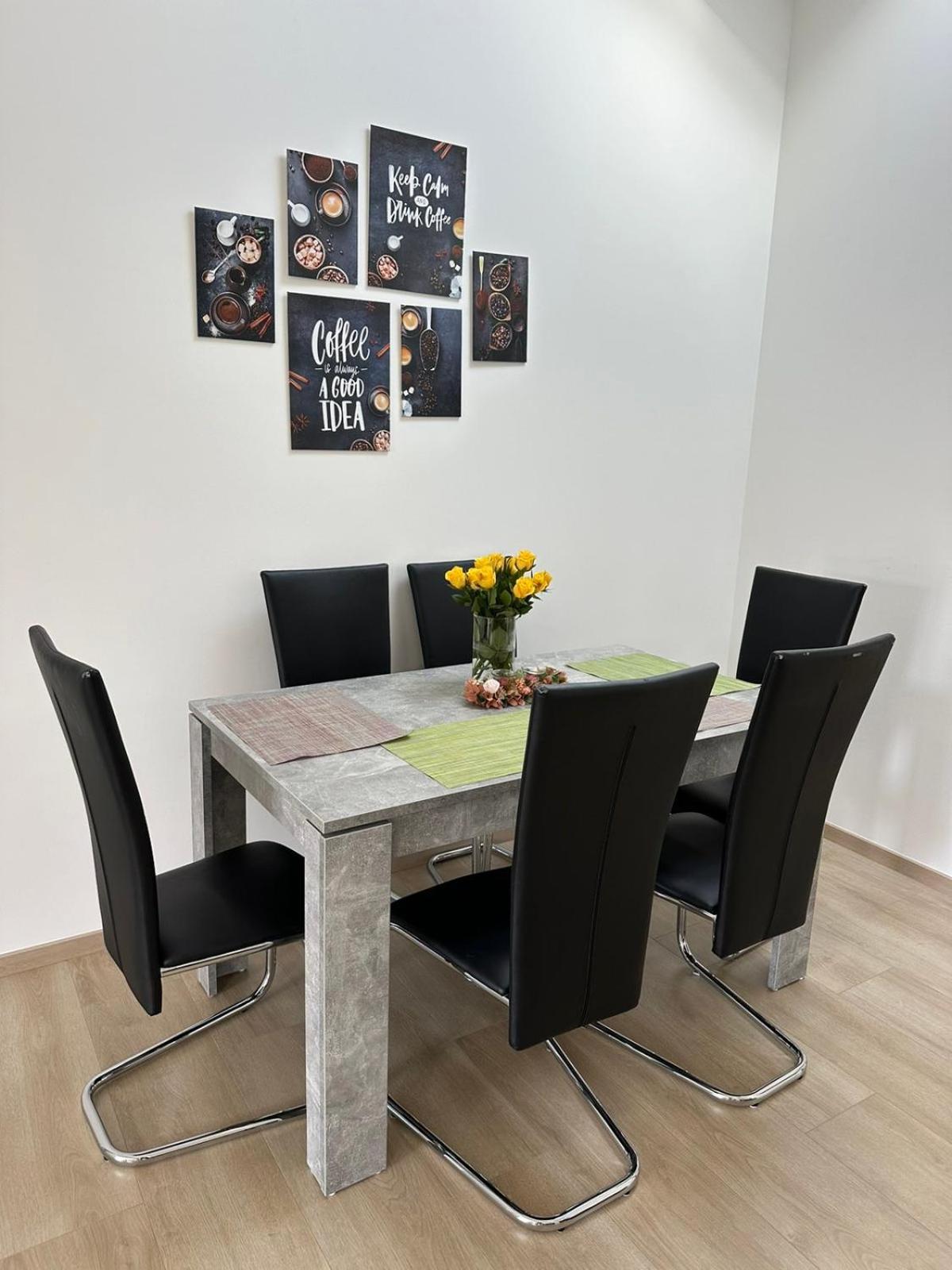 Grosse Ferienwohnung Gaestehaus Neubau Merzig 120M2 Luaran gambar